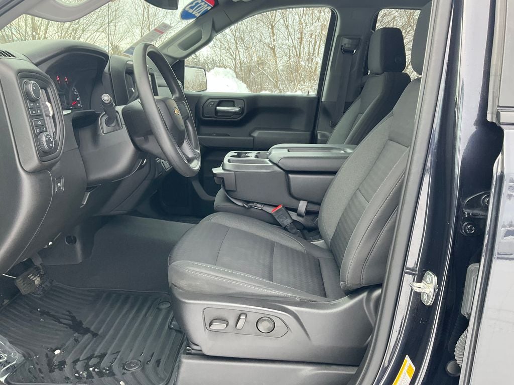 2023 Chevrolet Silverado 1500 4WD Crew Cab Short Bed Custom