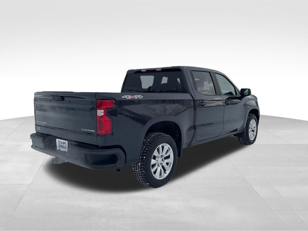 2023 Chevrolet Silverado 1500 4WD Crew Cab Short Bed Custom