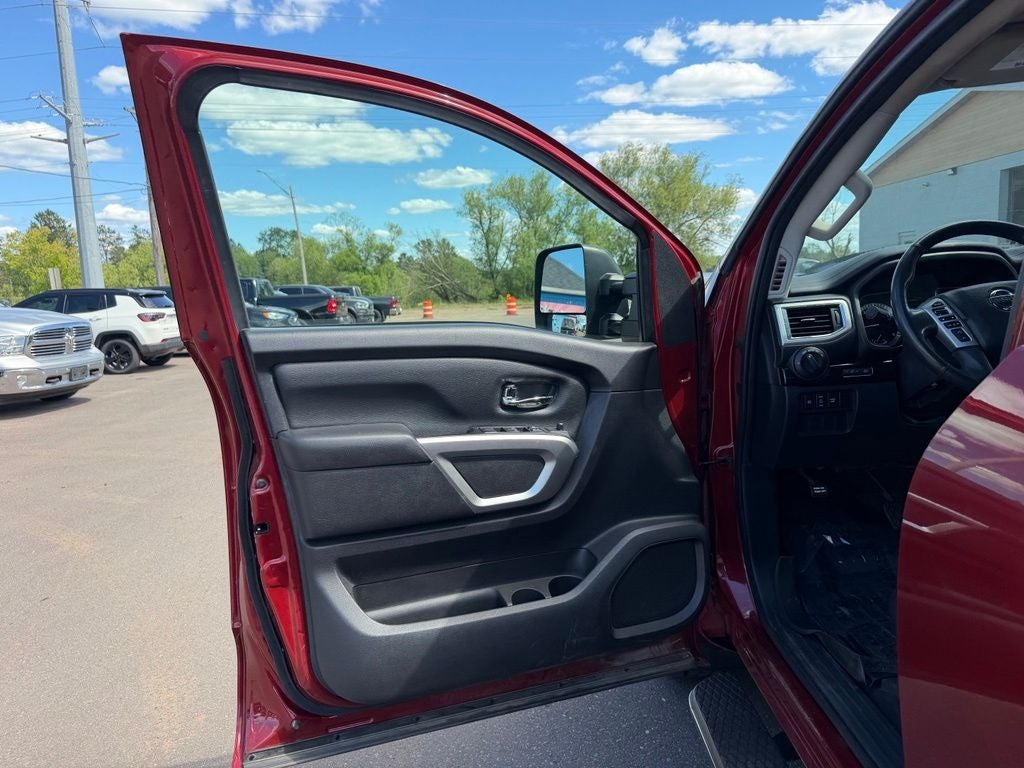 2017 Nissan TITAN SV