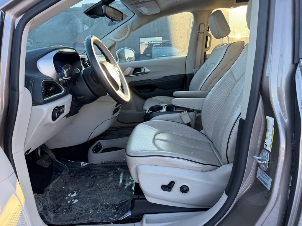 2017 Chrysler Pacifica Hybrid Platinum