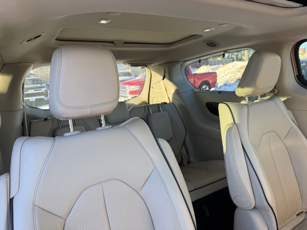 2017 Chrysler Pacifica Hybrid Platinum