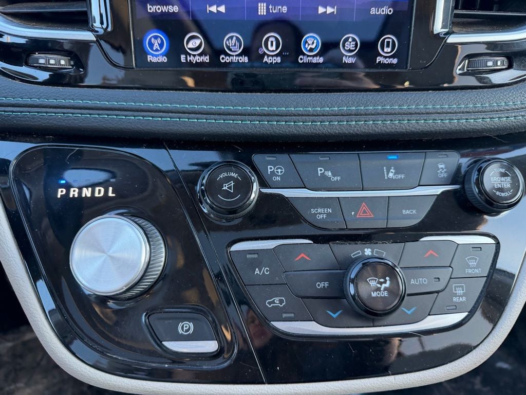 2017 Chrysler Pacifica Hybrid Platinum