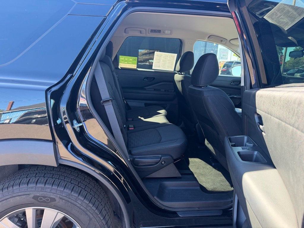 2025 Nissan Pathfinder SV 4WD